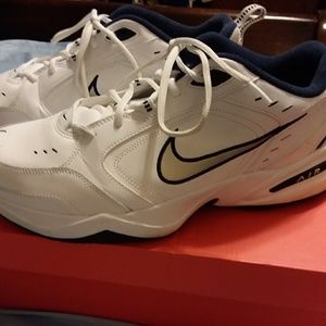 Men's Nike tennis shoes size 12 wide